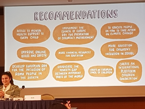 foto de um quadro com as recomendações do conselho da europa para os direitos da criança