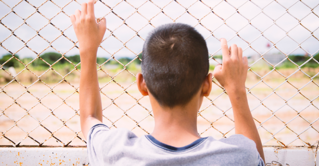 Conselho da Europa e FRA lançam a publicação “Crianças no contexto migratório: Direitos fundamentais nas fronteiras europeias”